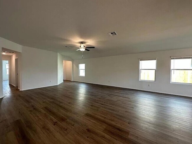 Building Photo - 196 Otter Rd