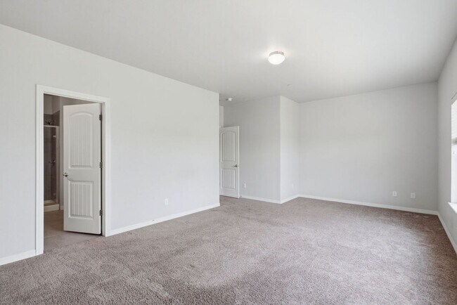 Building Photo - 3 Bedroom Townhome in Fort Collins