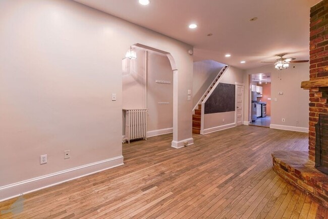 Building Photo - 337 14th St NE