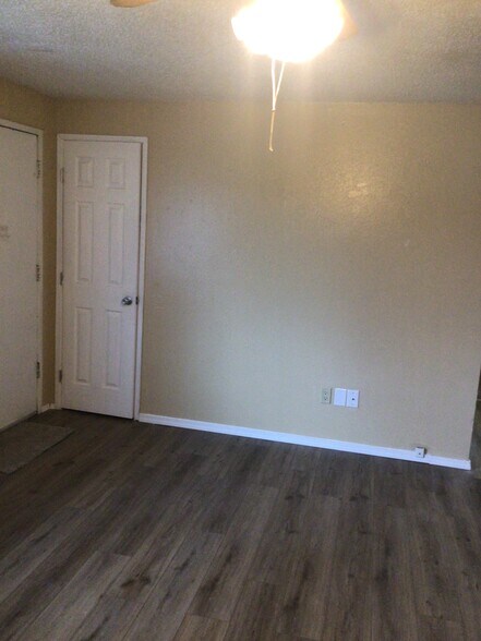 Building Photo - 14821 Washington Ave SW