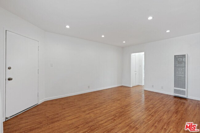 Building Photo - 5468 Blackwelder St