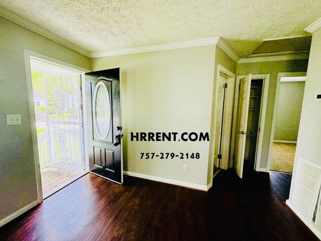 Building Photo - Cute Renovated 3 Bedroom 1 Bath home in Hampton VA