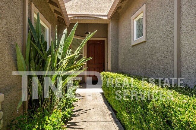 Building Photo - 5967 Radmere Dr