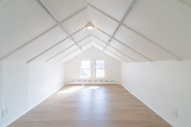 Building Photo - 426 W Peach St