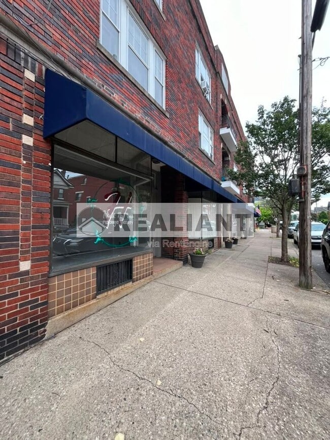 Building Photo - 353 Taylor Ave