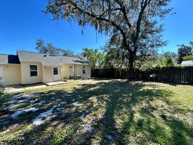 Building Photo - 427 S Macarthur Ave