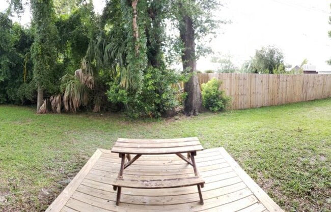 Building Photo - Garden Manor