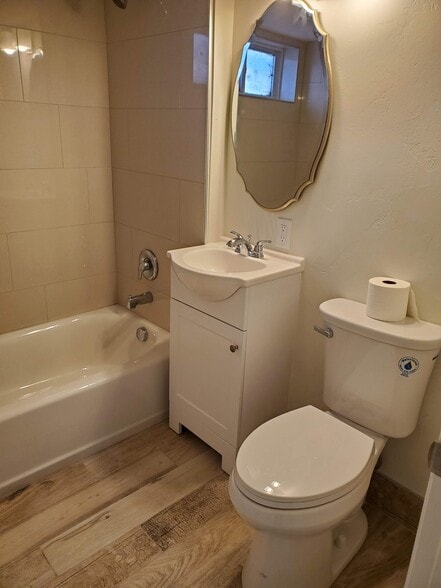 bathroom - 308 N 14th Ave