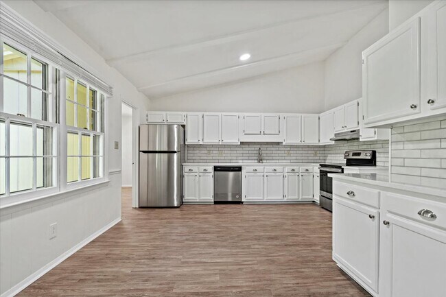 Building Photo - 9605 Leeswood Ln