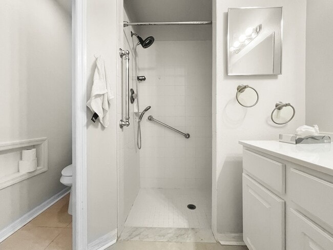 Building Photo - Spacious 4-Bedroom Townhome with Lake Views in Desirable Willow Lake Community