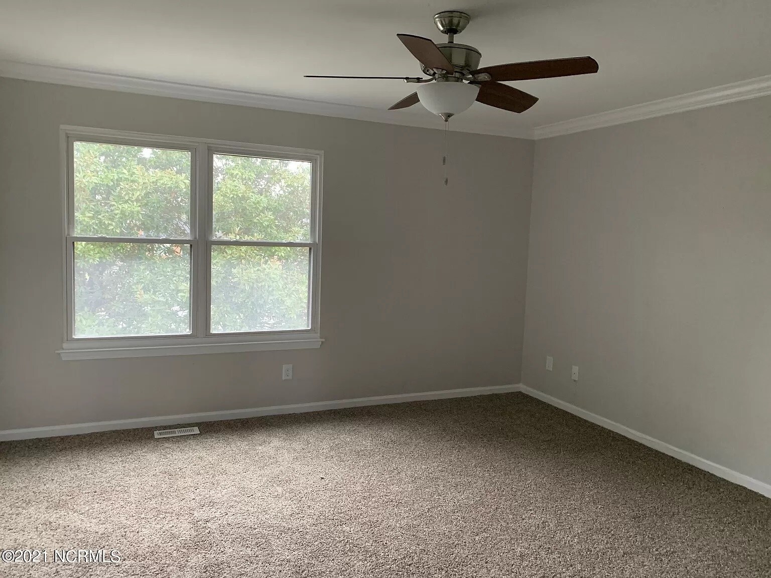 Building Photo - 8 Upton Ct