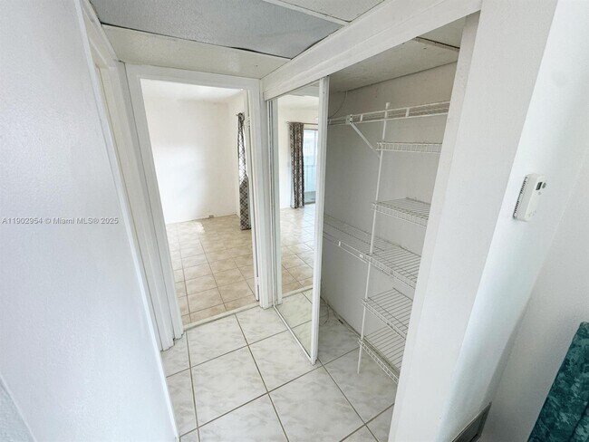 Building Photo - 379 Saxony Ln