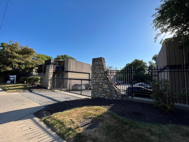 Building Photo - 4153 Roanoke Rd