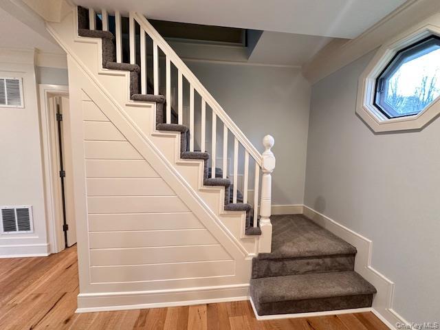 Building Photo - 414 Thompson St