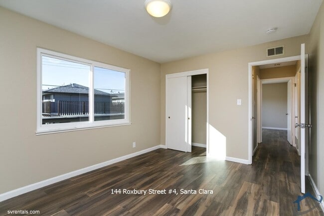 Building Photo - 144 Roxbury St