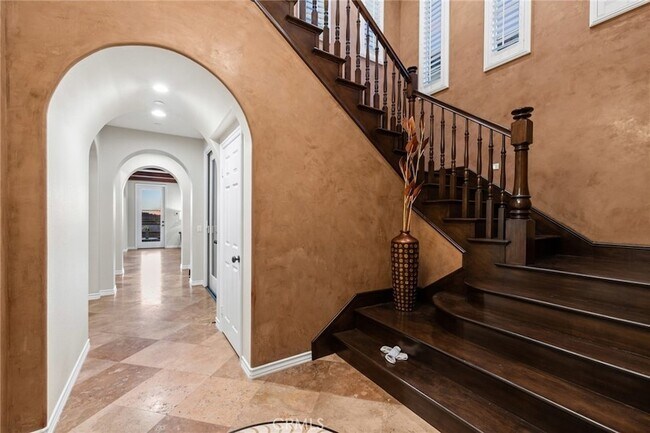 Building Photo - 33 Tall Hedge