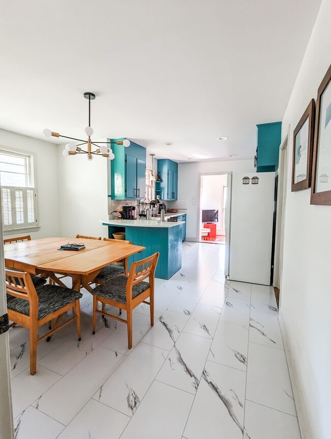 Building Photo - Modern Updates with a Fun, Retro Vibe!