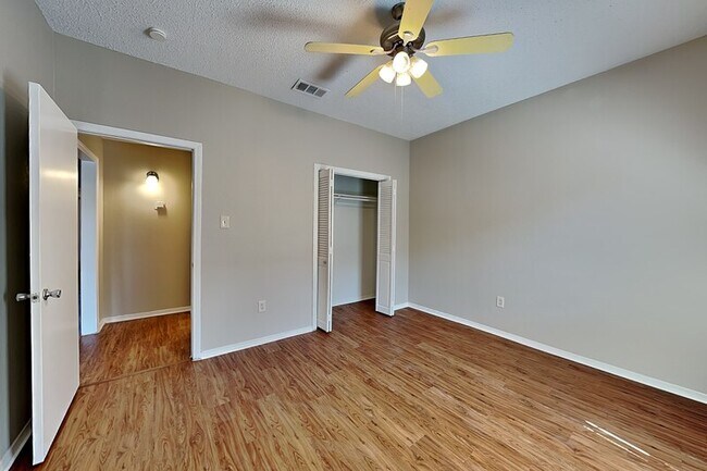 Building Photo - 6206 Alissa Dr