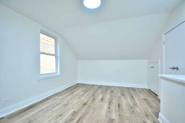 Building Photo - 6311 N Lawndale Ave