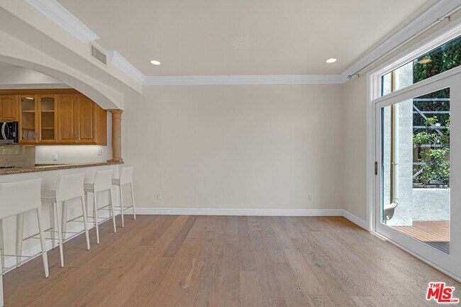 Building Photo - 1022 10th St