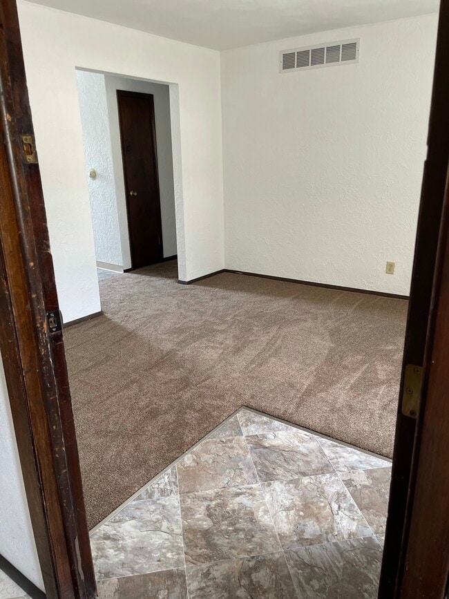 Building Photo - 2205 Stoneybrook Rd