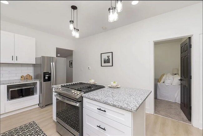 Building Photo - 1137 Saint Peter St