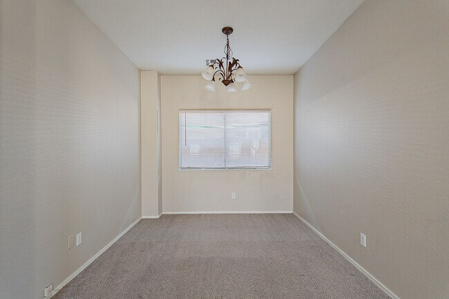 Building Photo - large 3 bedroom home for rent