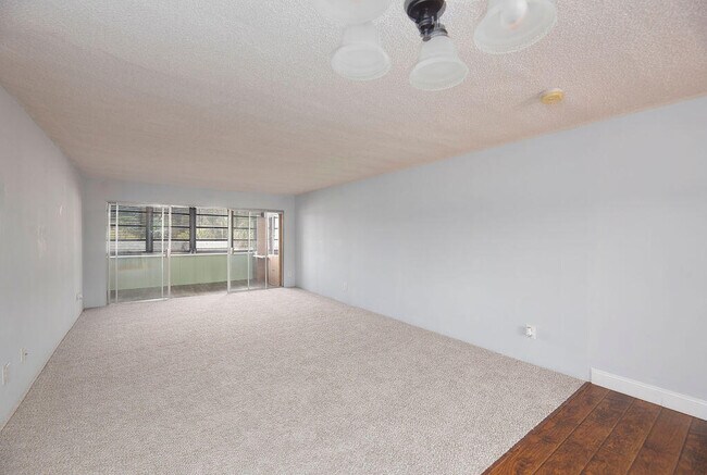 Building Photo - 1212 NE 14th Ct