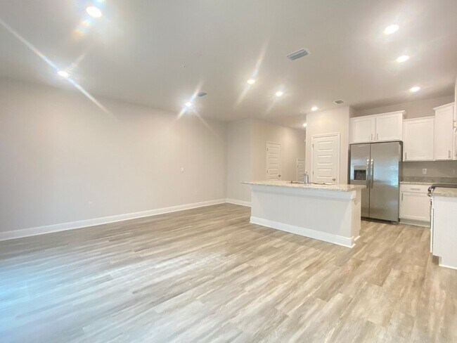 Building Photo - 710-D Giese Ln