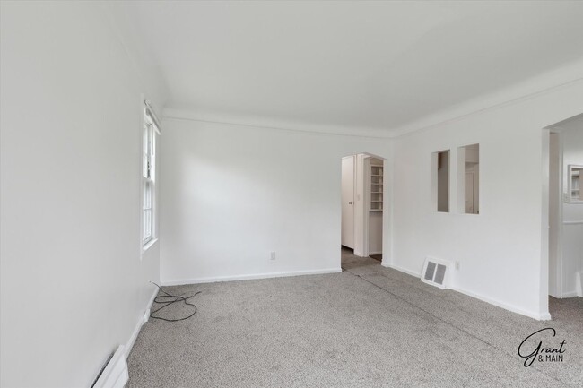 Building Photo - $1,200 - Bungalow