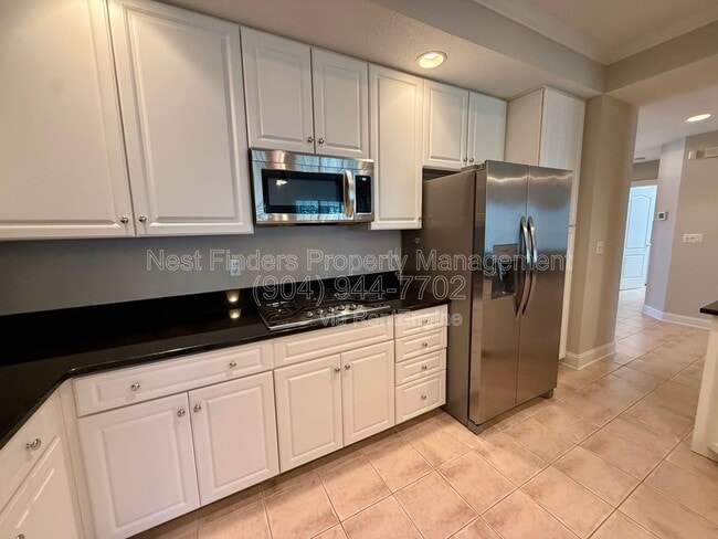 Building Photo - 330 N Shore Cir