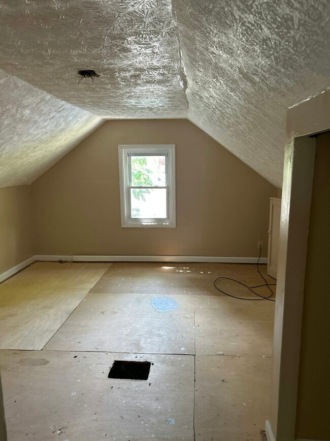 Building Photo - 1340 Kingsley Ave