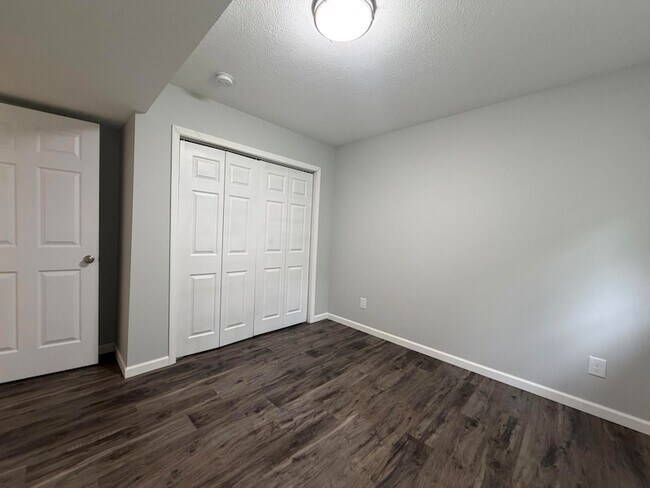 Building Photo - 122 Summit Dr
