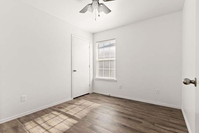 Building Photo - 6211 Temora Loop