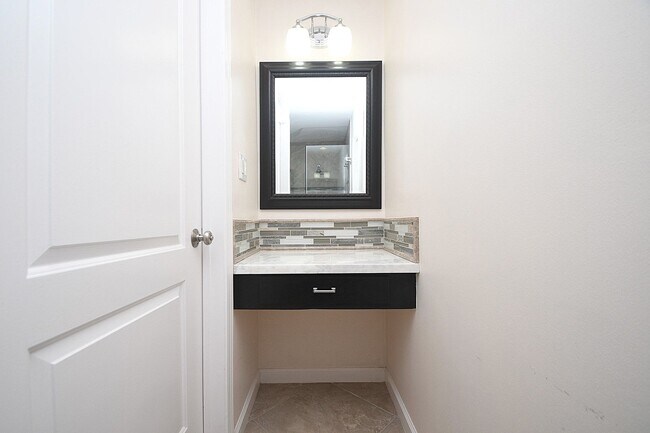 Building Photo - 13240 Trail Hollow Dr