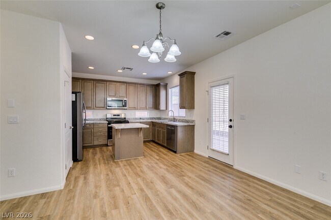 Building Photo - 685 Taliput Palm Pl