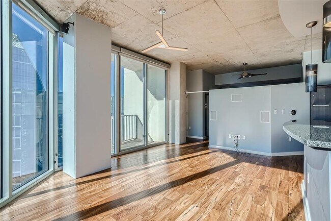 Building Photo - 360 Nueces St