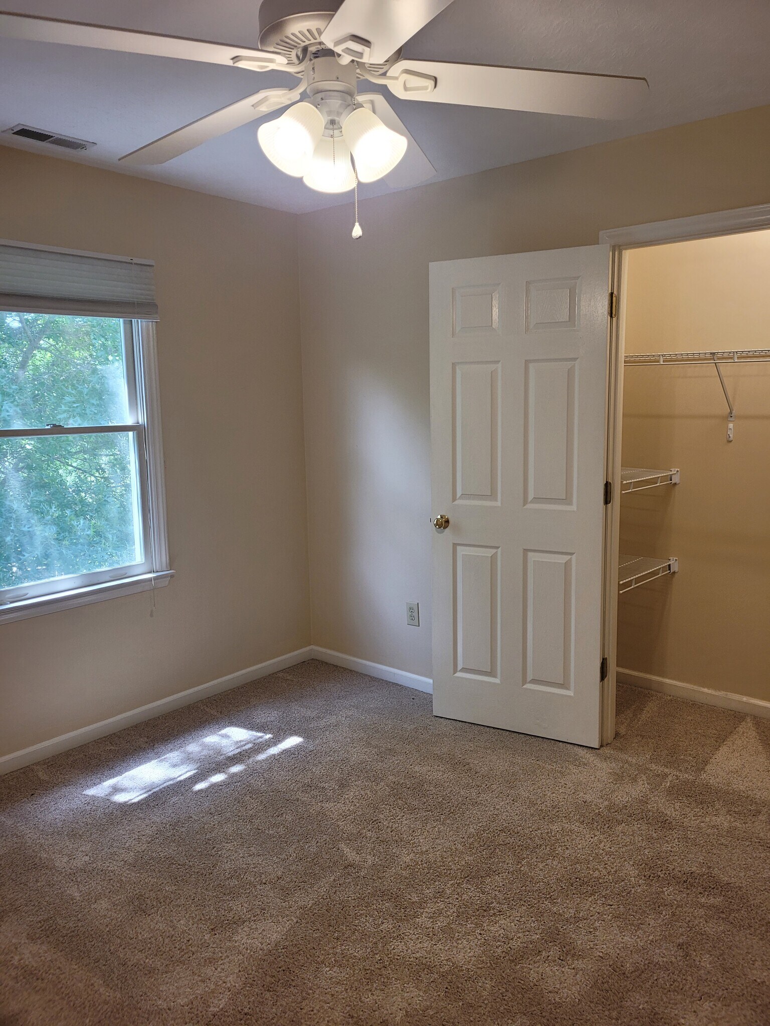 Building Photo - 1405 Karr Ln