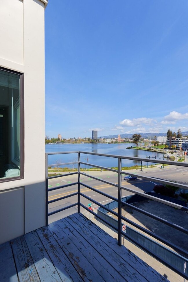 Building Photo - 1524 1st Ave