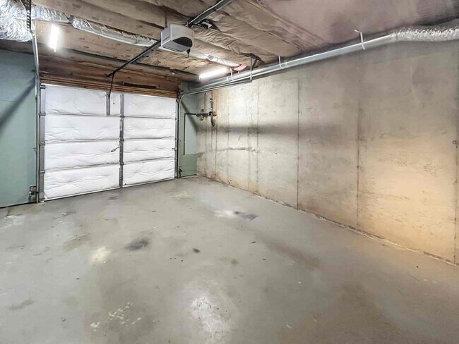 Building Photo - 670 Mitchell Dr