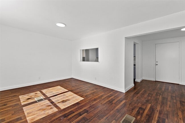 Building Photo - 5524 Dartmouth Ave