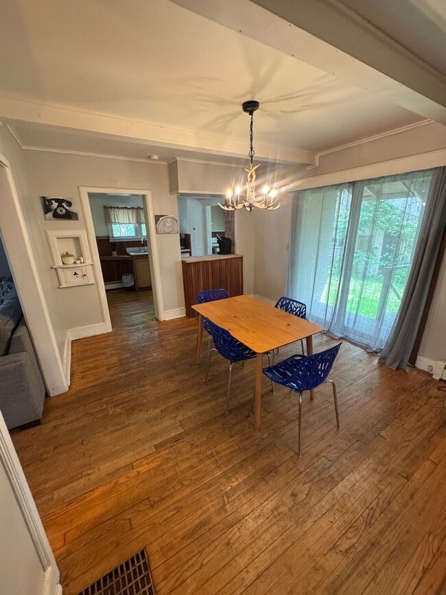 Building Photo - Beautiful 3- Bedroom Home for Rent- Univer...