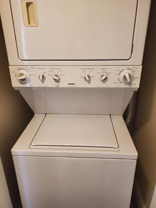 Building Photo - 2325 Del Mar Way # 103