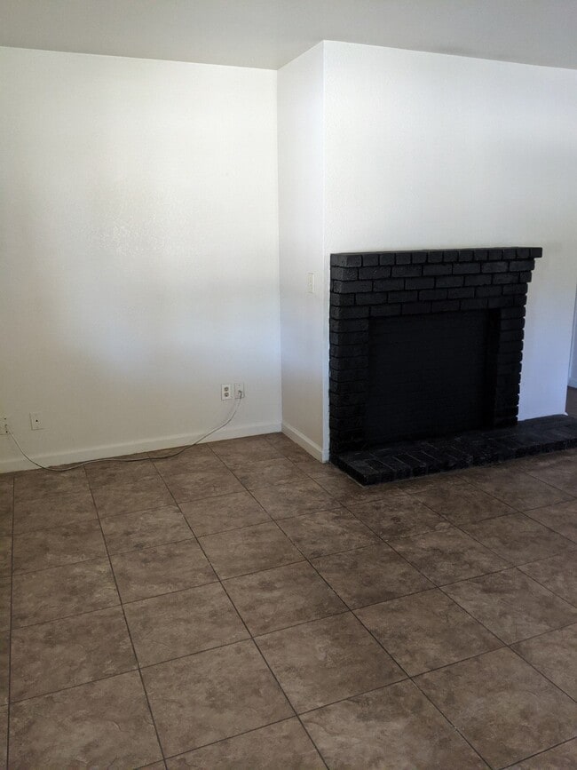 Building Photo - Coming Soon! Four Bedroom Duplex in North ...