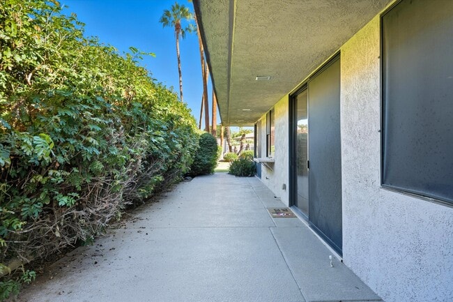 Building Photo - 47 Cornell Dr