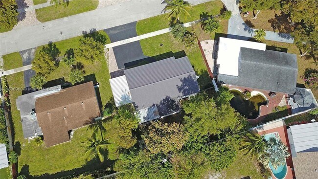 Building Photo - 610 NW 38th Ct