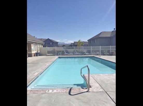 Building Photo - Beautiful 3 Bedroom Condo in Amazing Locat...