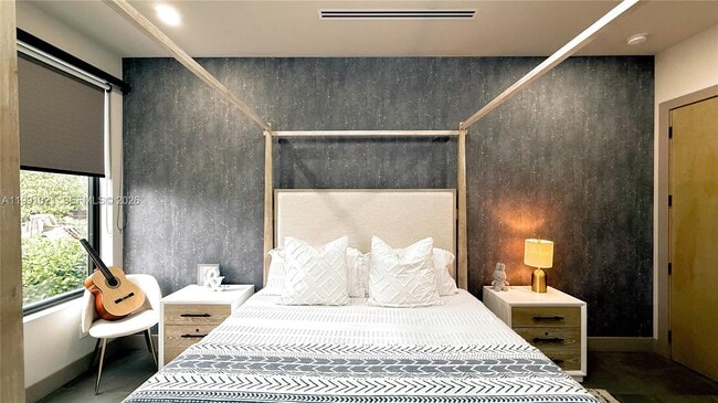 Building Photo - 2215 NE 19th St