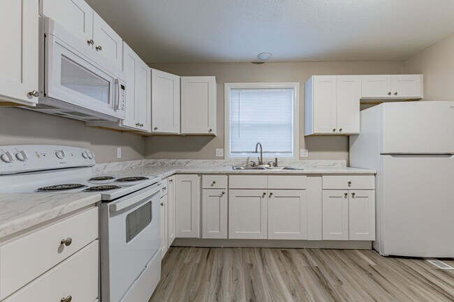 Building Photo - 1603 Kings Way