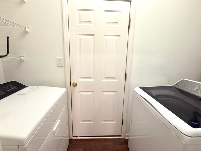 Building Photo - 352 Lucille Dr